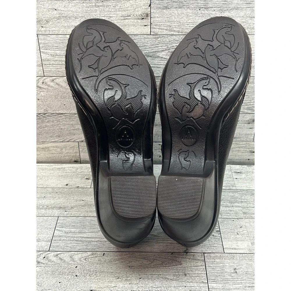 Clark's Artisan Womens Brown Leather Slip On Heels Elastic Stretch Sz 8.5M 73388